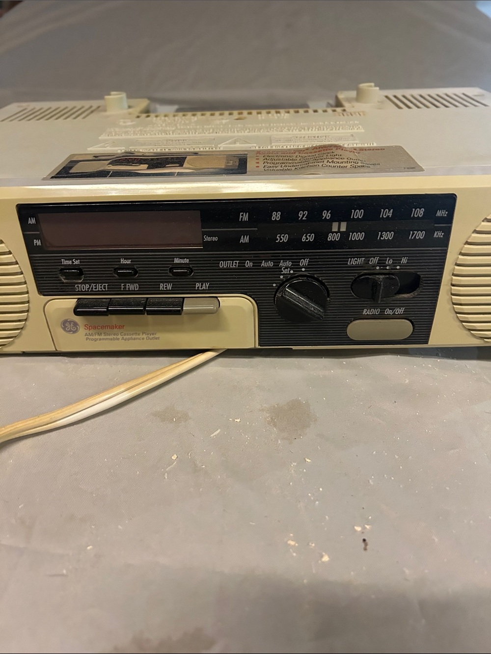 Spacemaker AM/FM Stereo Radio & Cassette Player - Picture 4 of 6